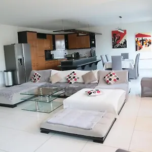 https://magnifique-t3-face-au-lac-wifi-parking-et-spa.hotels-rhonealpes.com