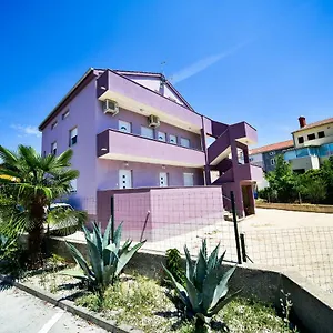 https://city-aprtment-4you.hotelinzadar.com